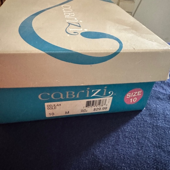 Chic Gold Women's Heels - Picture 7 of 7